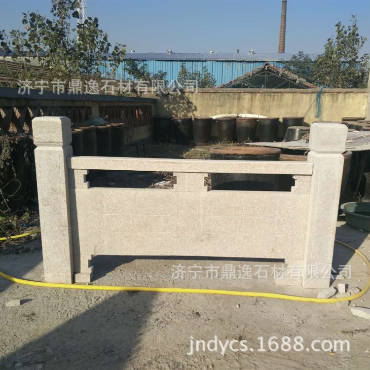 厂家直销雕花栏板结实美观 景区公园路桥石雕栏杆