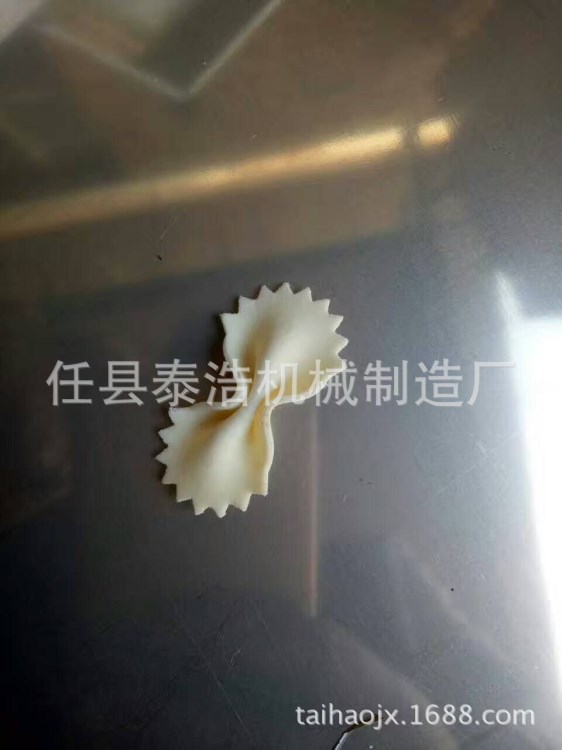 卡通面蝴蝶面机 蔬菜面机 水果面条机 手工面条机 养生面条机器