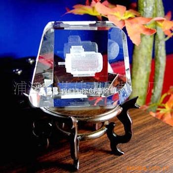 供应批发水晶内雕，水晶纪念品，水晶激光雕刻，礼品