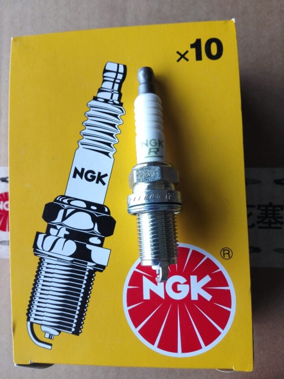 NGK火花塞BKR6E-11/电阻型火花塞2756/火嘴/假一罚百量大批发