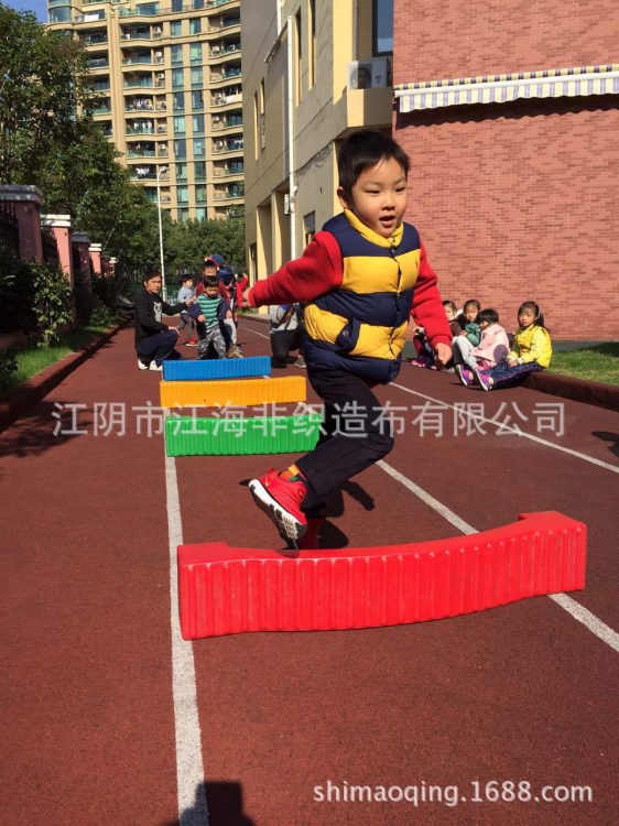 地坪 塑胶8毫米活动地坪 一次成型运动地坪 室外地坪 幼儿园跑道