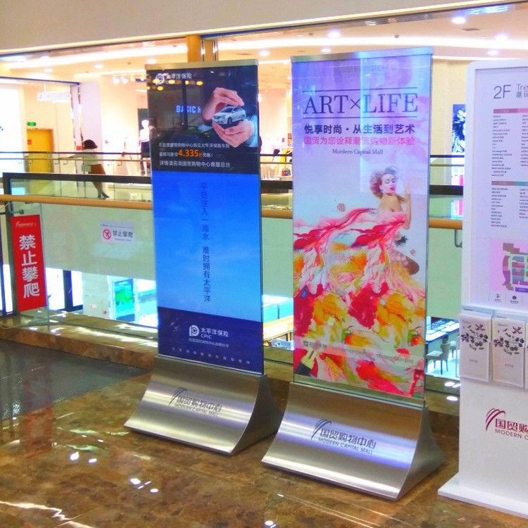 酒店广告牌LED灯箱广告展示架来图定做钢化玻璃水牌弧形底座立牌