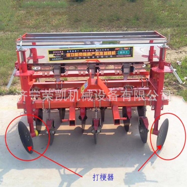 农用配件播种机价格 4/6/12行的河南播种机厂家 撒肥打药播种机