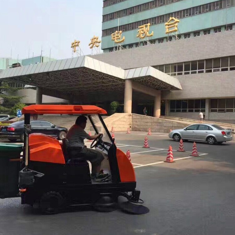 洁乐美KM-V6驾驶式带棚扫地车工业园俱乐部庄园风景区地面清扫机