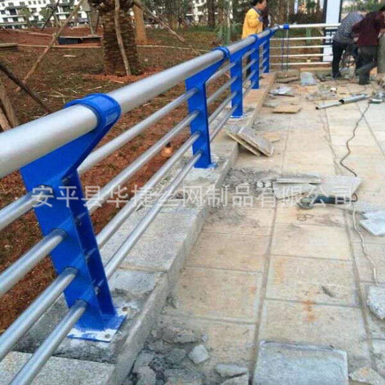 加工定制桥梁栏杆立柱 钢结构桥梁栏杆 复合型桥梁防撞护栏