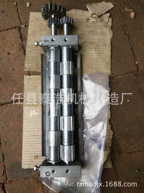 本公司可为客户定制任何异型刀 任何型号方 圆 面条机刀 柳叶刀等