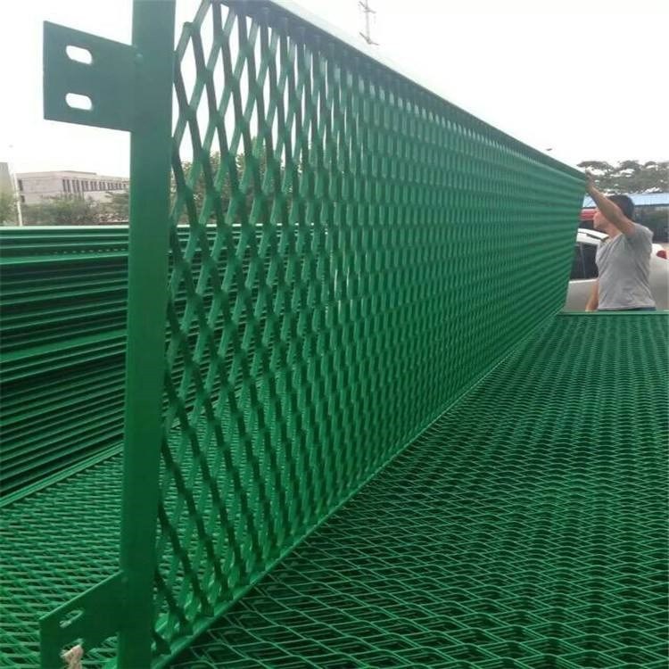 定做高速公路交通隔离钢板网护栏 直销浸塑防撞防护网