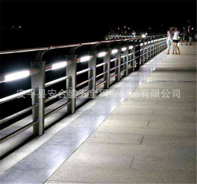 不锈钢复合管护栏厂家 加工定制LED灯光护栏|道路灯光护栏