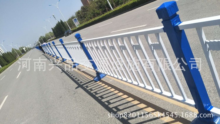 山西太原厂家直销道路隔离护栏 小区道路护栏 市政交通护栏