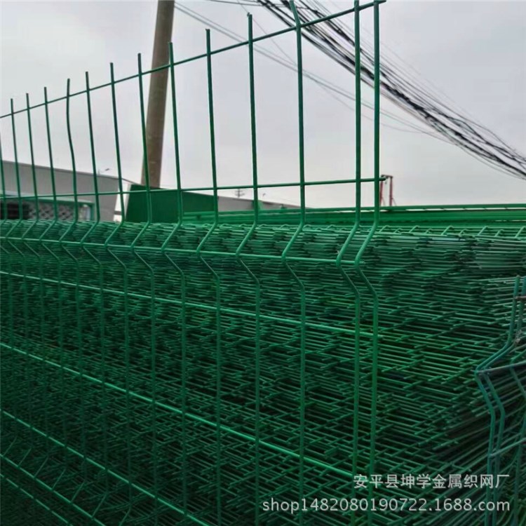 大量现货双边丝护栏网 双边公路隔离栅护栏网 定做异形公路围栏