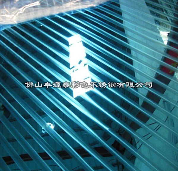 佛山宝石蓝不锈钢镭射花纹板价格　宝石蓝线条镭射装饰板一张起订
