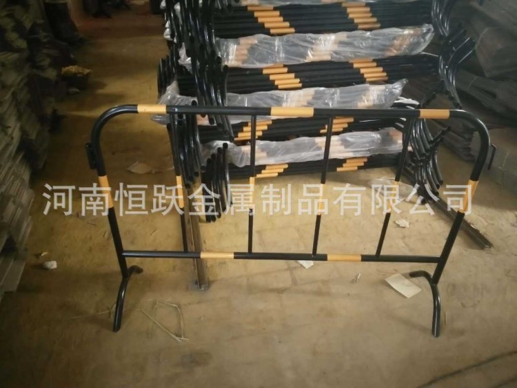 郑州厂家定制工程施工黄黑铁马护栏 喷塑铁马护栏