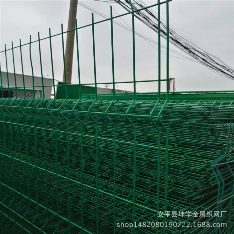双边丝护栏网厂定做异形铁路防护双边围栏网 新型绿色铁丝围栏