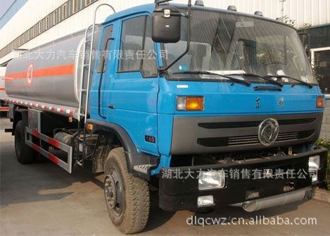 东风145加油车 中型流动加油车出口朝鲜油罐车