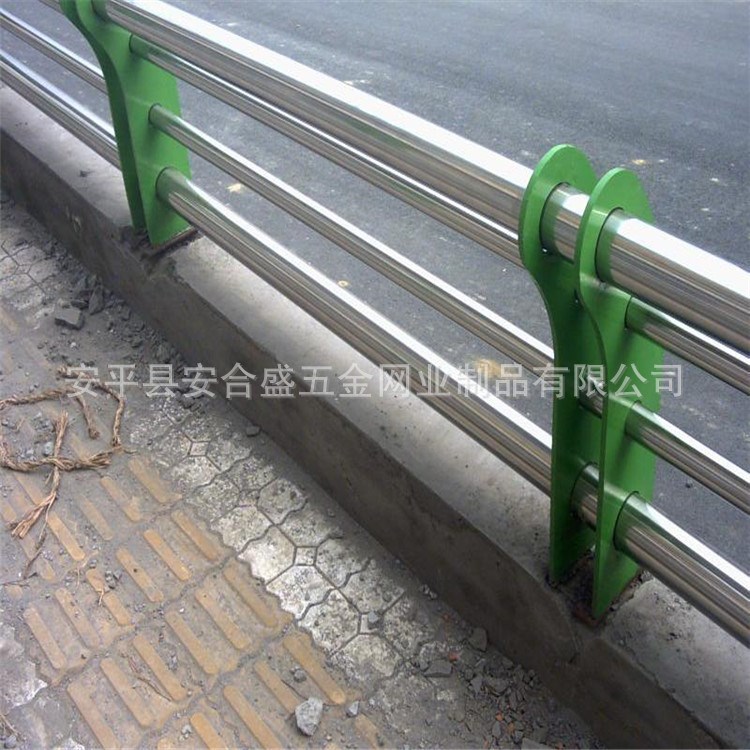 河北沧州桥梁护栏 不锈钢复合管护栏 河道防护围栏 防撞道路护栏