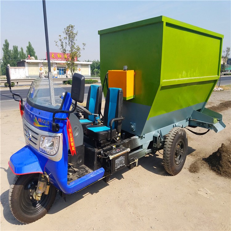 畜牧养殖厂专用喂料车 上料车 家禽全自动喂料车设备