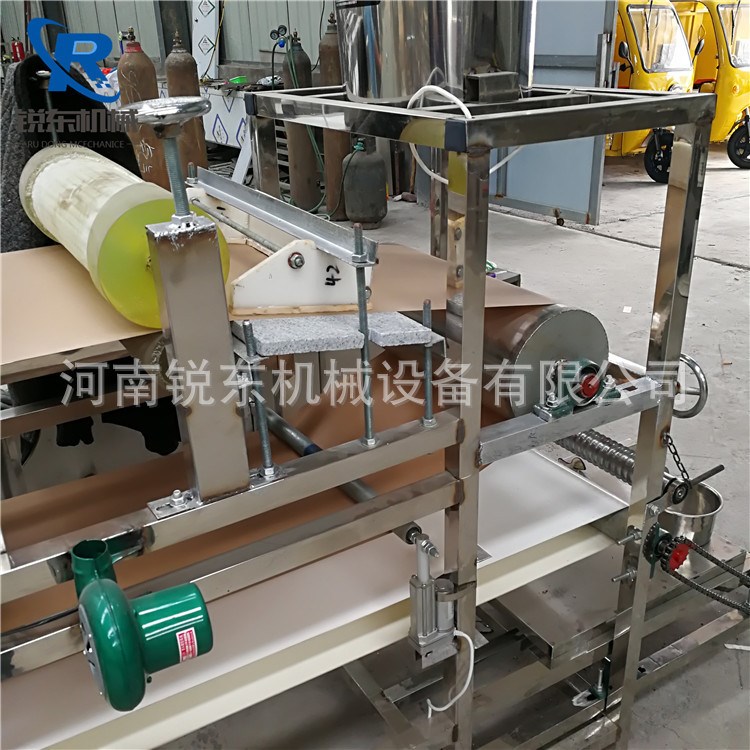 厂家 全自动数控凉皮机 仿手工擀面皮机粉皮机 凉皮拉皮机