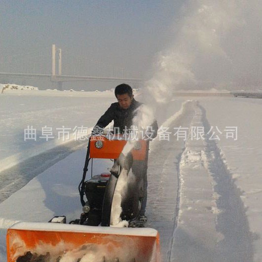 农场积雪清理专用高射程扬雪机 手推带档位小型除雪机 清扫干净