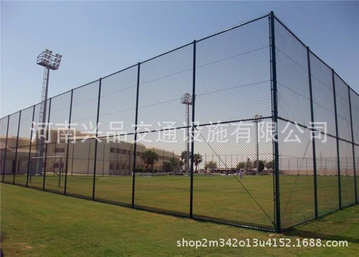 山东济宁厂家定制批发体育场围网 篮球场勾花护栏网 足球场围网