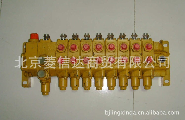 支腿下车操纵阀 HYDRAULIC VALVE CONTROL 629-33300010