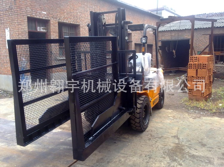知名企业 红砖叉车装砖机价格 型号抱砖机翱宇安装上门