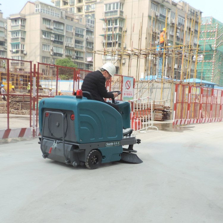大型工地清扫车扫水泥灰尘扫地机土块清扫机吸尘洒水式