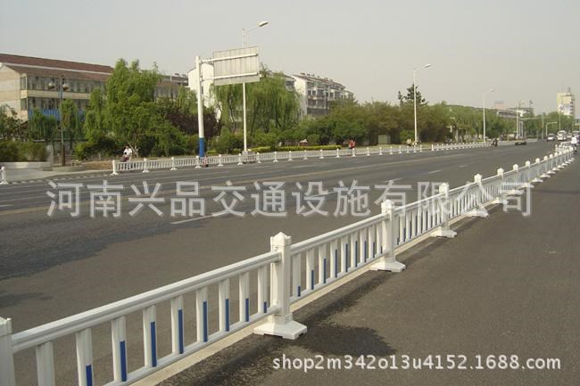 山东东营厂家直销道路中间护栏 市政护栏 挡车护栏 中央隔离带