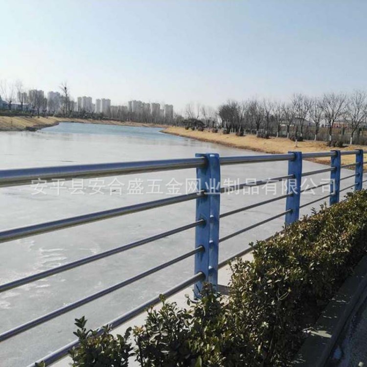 杭州桥梁防撞护栏 不锈钢复合管扶手加工 厂家现场施工图