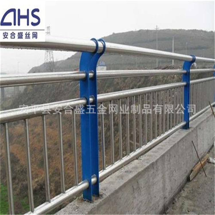 生产不锈钢复合管护栏 桥梁护栏 河堤栏杆 河道护栏 人行道护栏