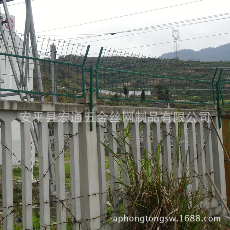 厂家直销铁路防护框架 钢板网护栏 高速护栏钢板网批发