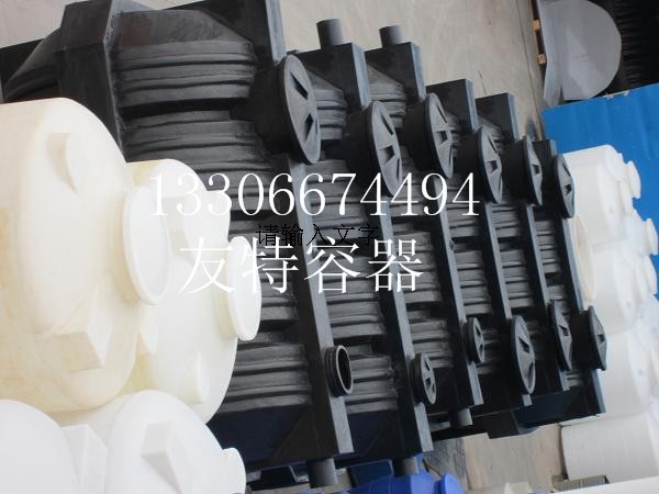 山东友特厂家直销PE材质5立方三化池，滚塑三格式化粪池批发