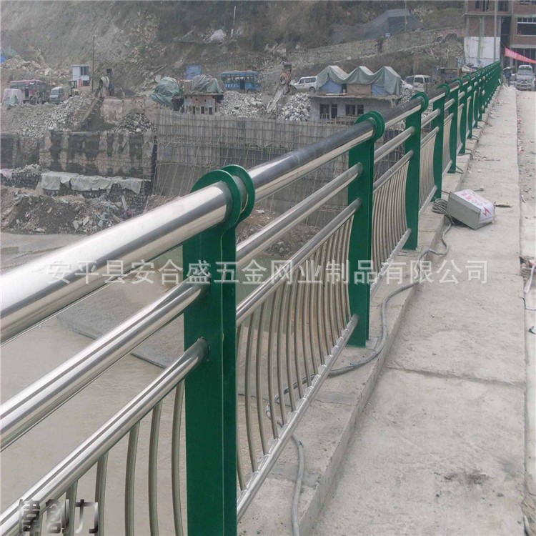 安徽桥梁护栏 高强度不锈钢复合管栏杆 碳钢管厂家加工