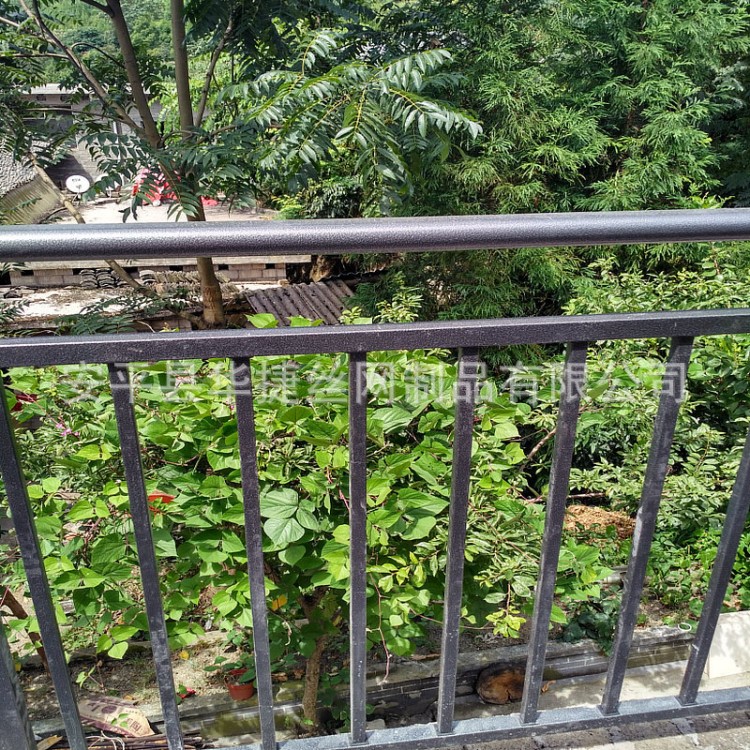 批发供应热镀锌钢阳台护栏热镀锌喷塑窗户护栏别墅阳台围栏