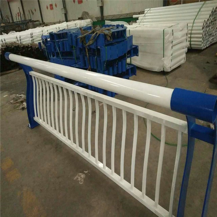 广西护栏厂家生产不锈钢复合管护栏   不锈钢桥梁护栏规格