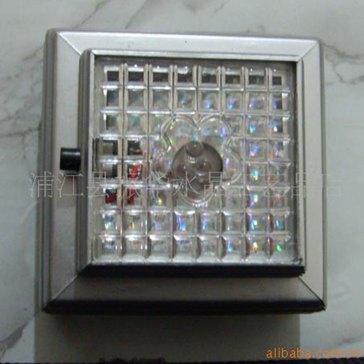 生产供应塑料发光LED灯座 旋转带音乐水晶方形底座带七彩灯珠