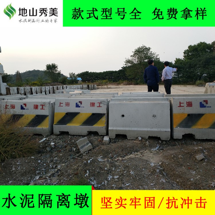 模具加工水泥防撞墩 黄黑色水泥防撞墩 带连接杆水泥防撞墩