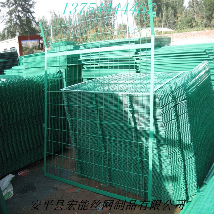 厂家批发攻速公路双边丝护栏网  圈地养殖围栏网 双边丝护栏