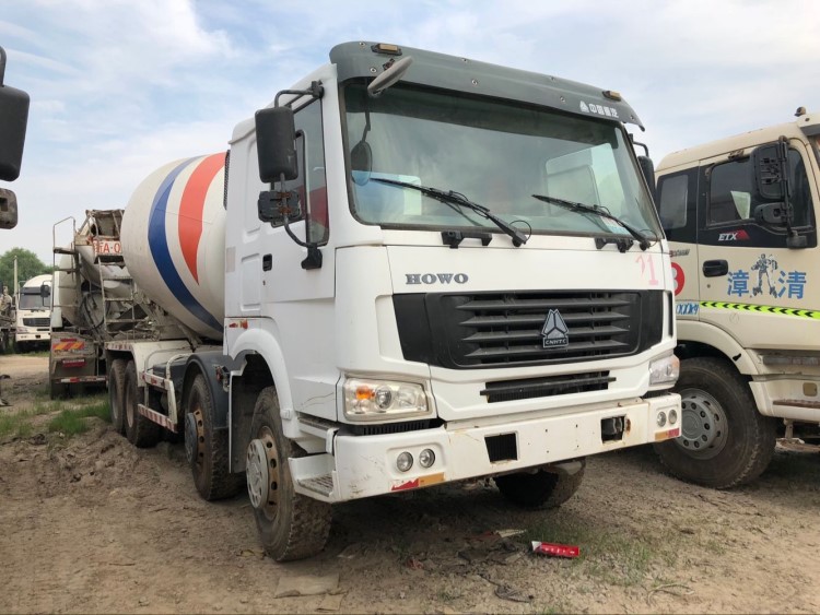出售二手水泥散装运输搅拌车、重汽豪沃混泥土搅拌车、16方罐体、