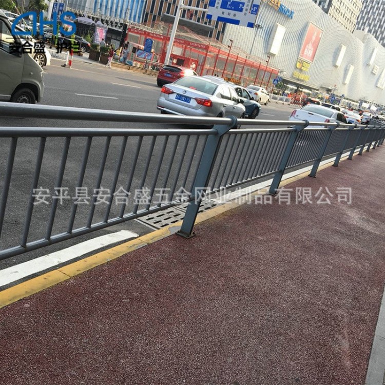 马路中心隔离护栏 城市市政不锈钢围栏 防护道路栅栏