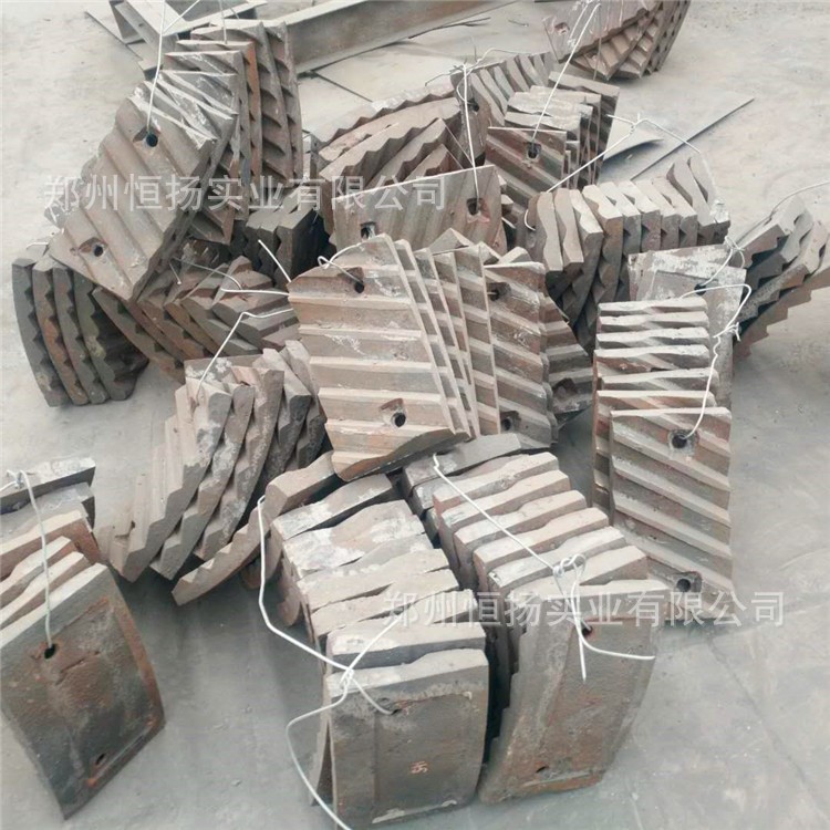 投资一条大型石灰石河卵石建筑垃圾机制砂移动站生产线