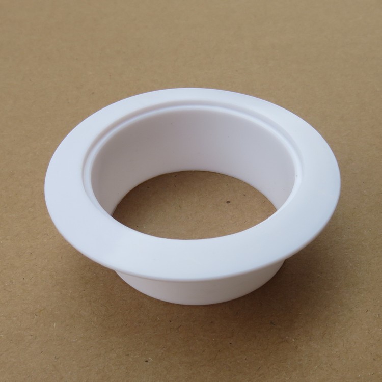 快递包装细菌多 女子“口撕快递”后嘴角流脓溃烂