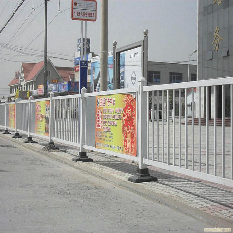 厂家直销道路交通护栏热镀锌静电喷涂锌钢道路栏杆新型公路隔离栏
