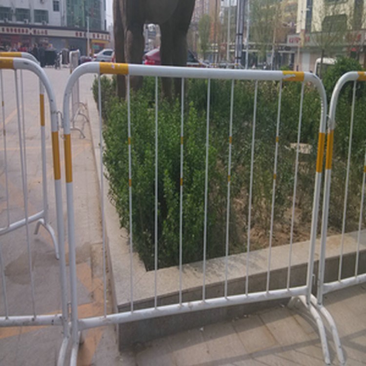 批发供应塑料底座锌钢临时护栏铁马护栏 临时隔离栏施工隔离栏