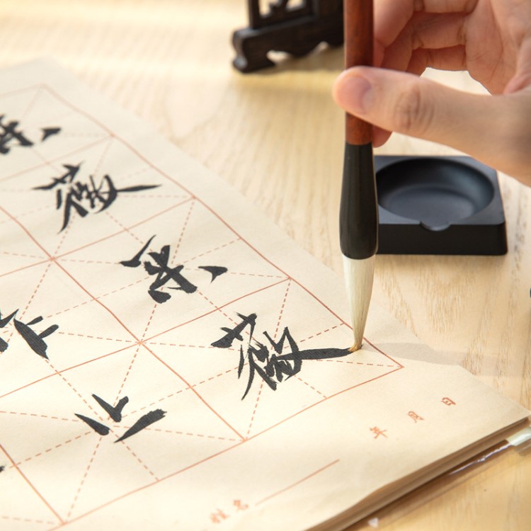 得力75300毛边纸米字格宣纸半生半熟毛笔字帖书法练习纸8K毛笔字