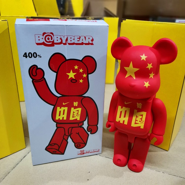 bearbrick暴力熊手办积木熊国旗公仔中国红五星红旗玩具国旗模型