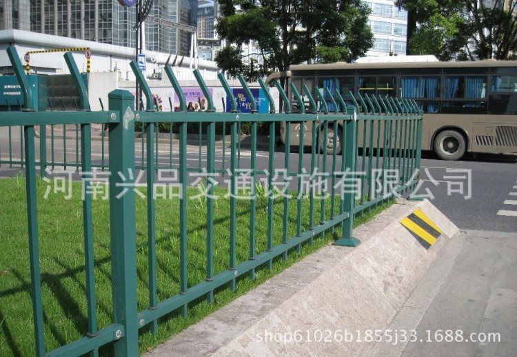 河南信阳厂家直销锌钢小区学校围墙栏 铁艺防盗护栏 草坪护栏