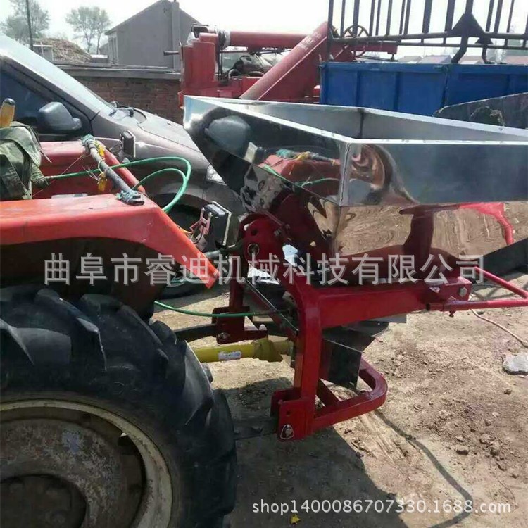 四轮后置撒肥机 颗粒化肥抛撒机 多功能撒播机