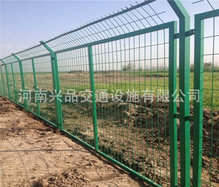 山西长治厂家直销高速公路护栏网 果园养殖隔离网 铁丝防护网