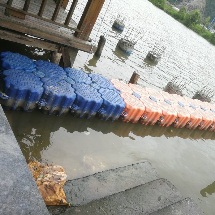 水上浮筒码头 塑料钓鱼平台 浮桥水上游泳池 游艇码头可移动平