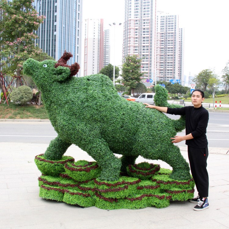 定制仿真绿雕植物雕塑园林摆件景观雕塑大型仿真牛马鹿绿雕动物